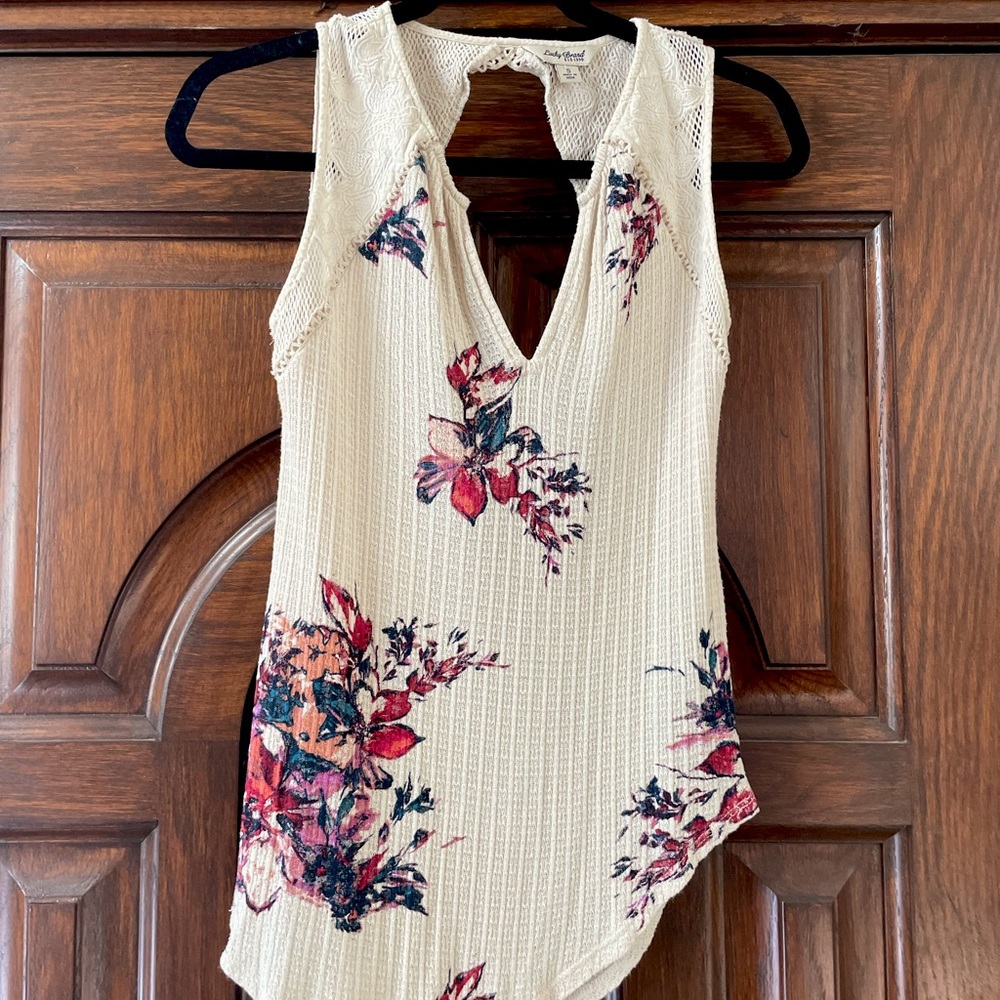 🥑2/$29~Lucky Brand Asymmetric BOHO Knit Floral Open Back Sleeveless Top~Small